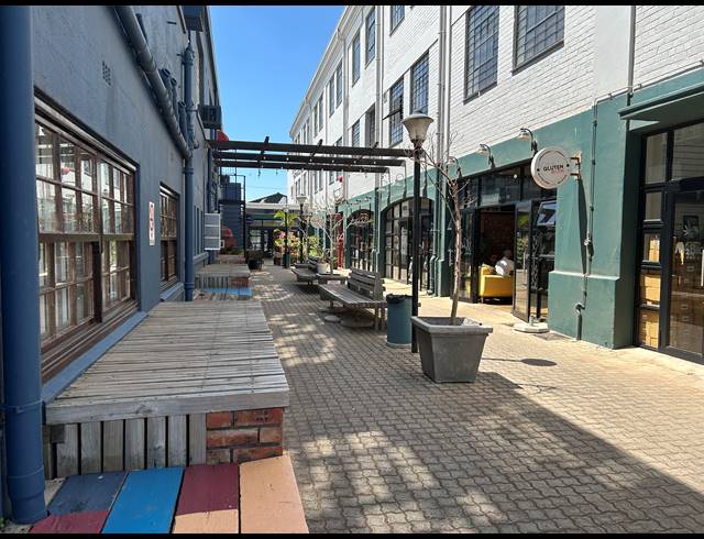 151M² BUILDING TO LET IN WOODSTOCK